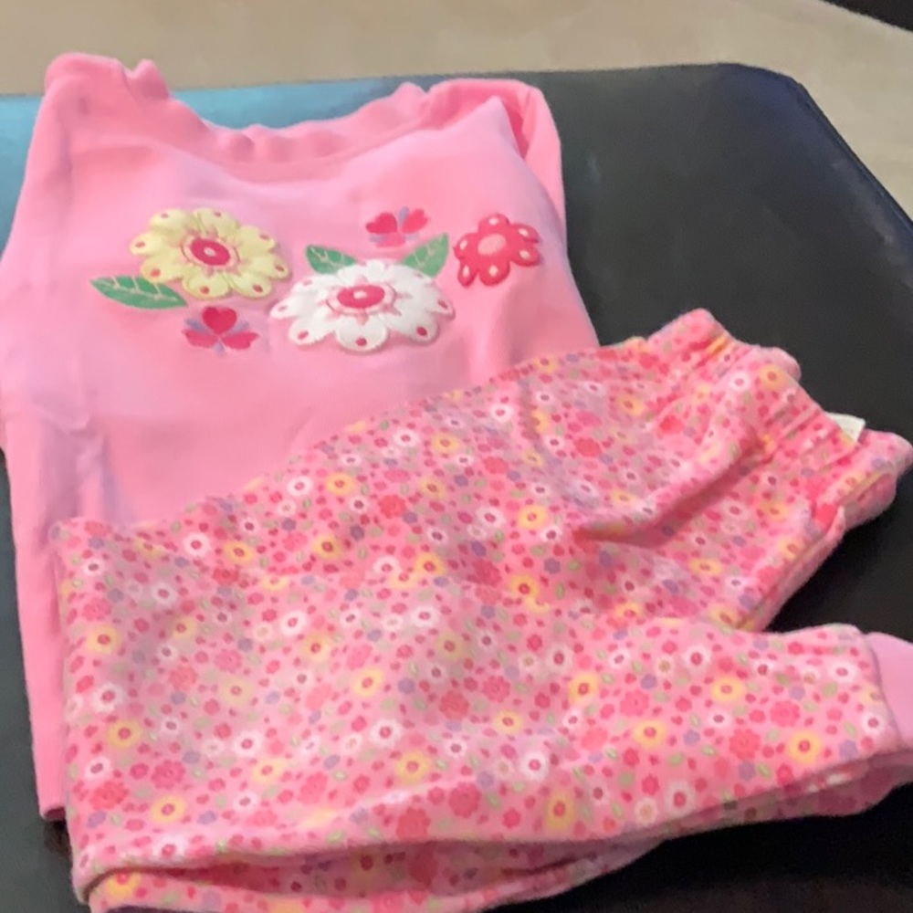 Girls size 6 pjs